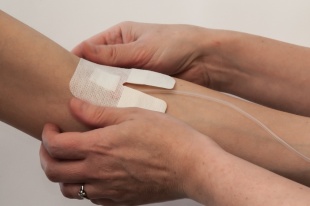 Повязка Matopat Сannula Plast 8 х 5,8 см для фиксации катетеров фото 4538